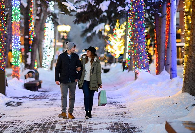 Couple shopping in downtown Aspen