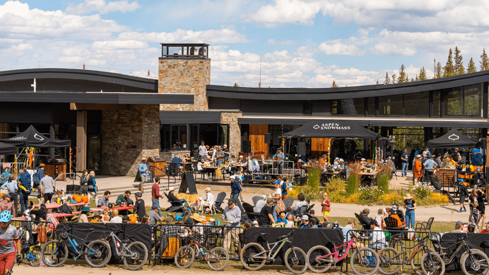 Live music on the deck at Elk Camp Restaurant