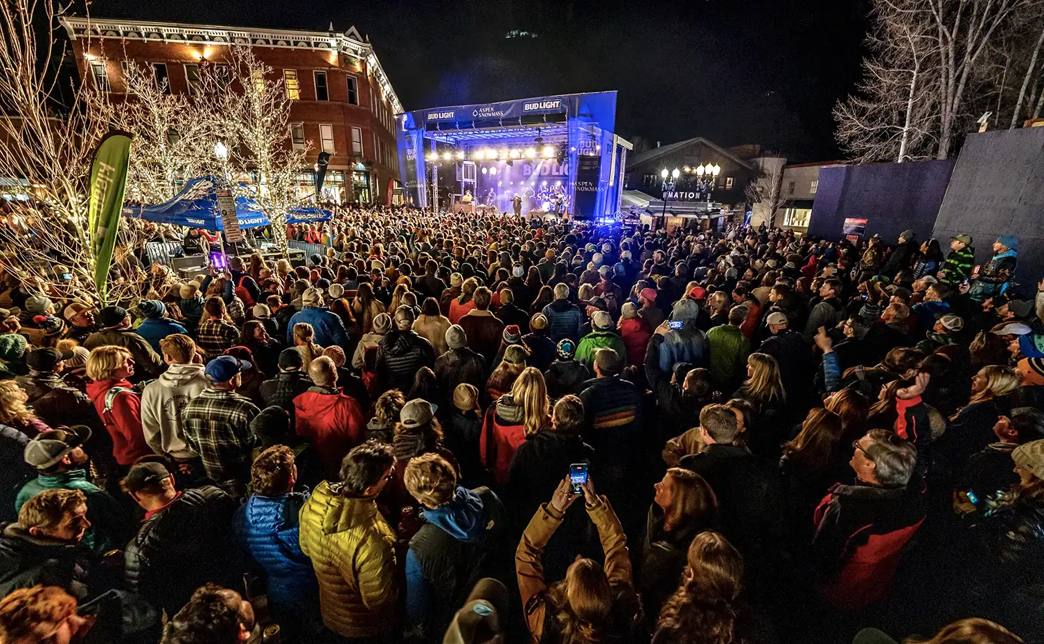 Nathaniel Rateliff and the Nightsweats playing in downtown Aspen