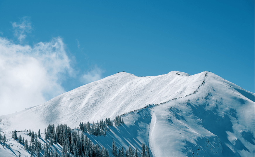 Blue skies over white highlands bowl