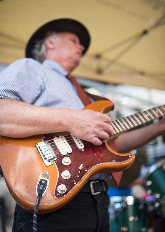 Guitarist at the Little Nell