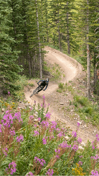 Single rider flies down trail at snowmass