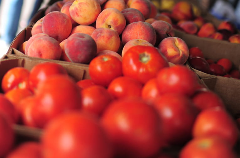 Fresh tomatoes at the Aspen farmers market