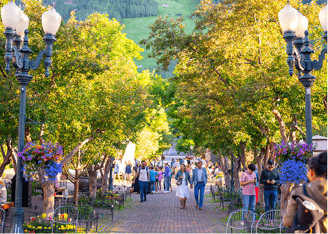peopl,e on the foot mall of Aspen in the summer
