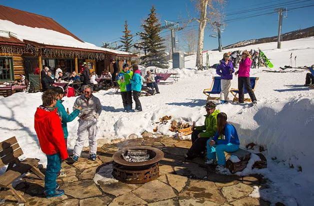 What is Apres Ski? [Ultimate Snow Party Guide] 