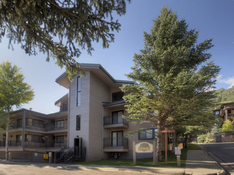 700 Monarch Condominiums