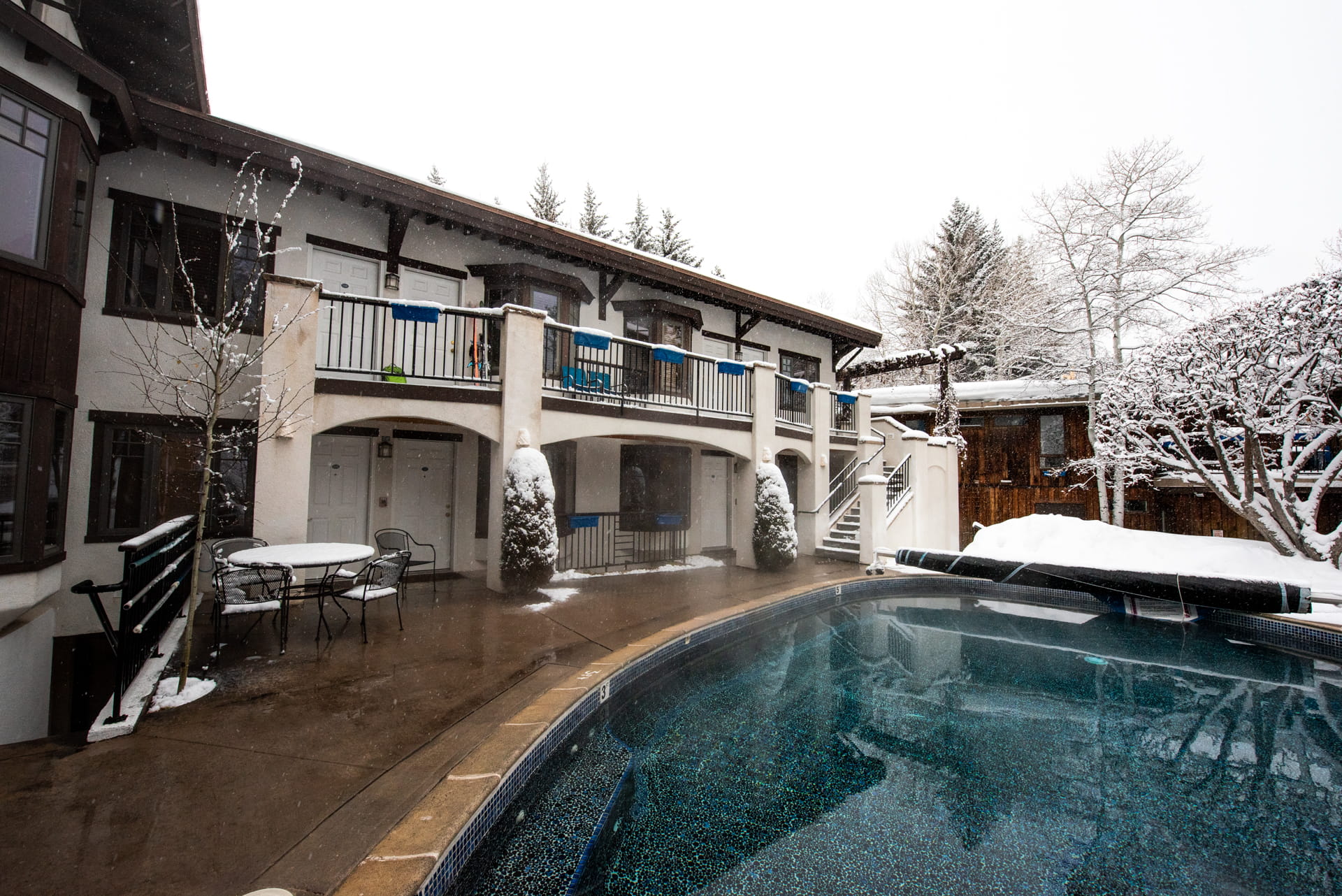 Heated Pool/Whirlpool at 102 Degrees during the winter Season.