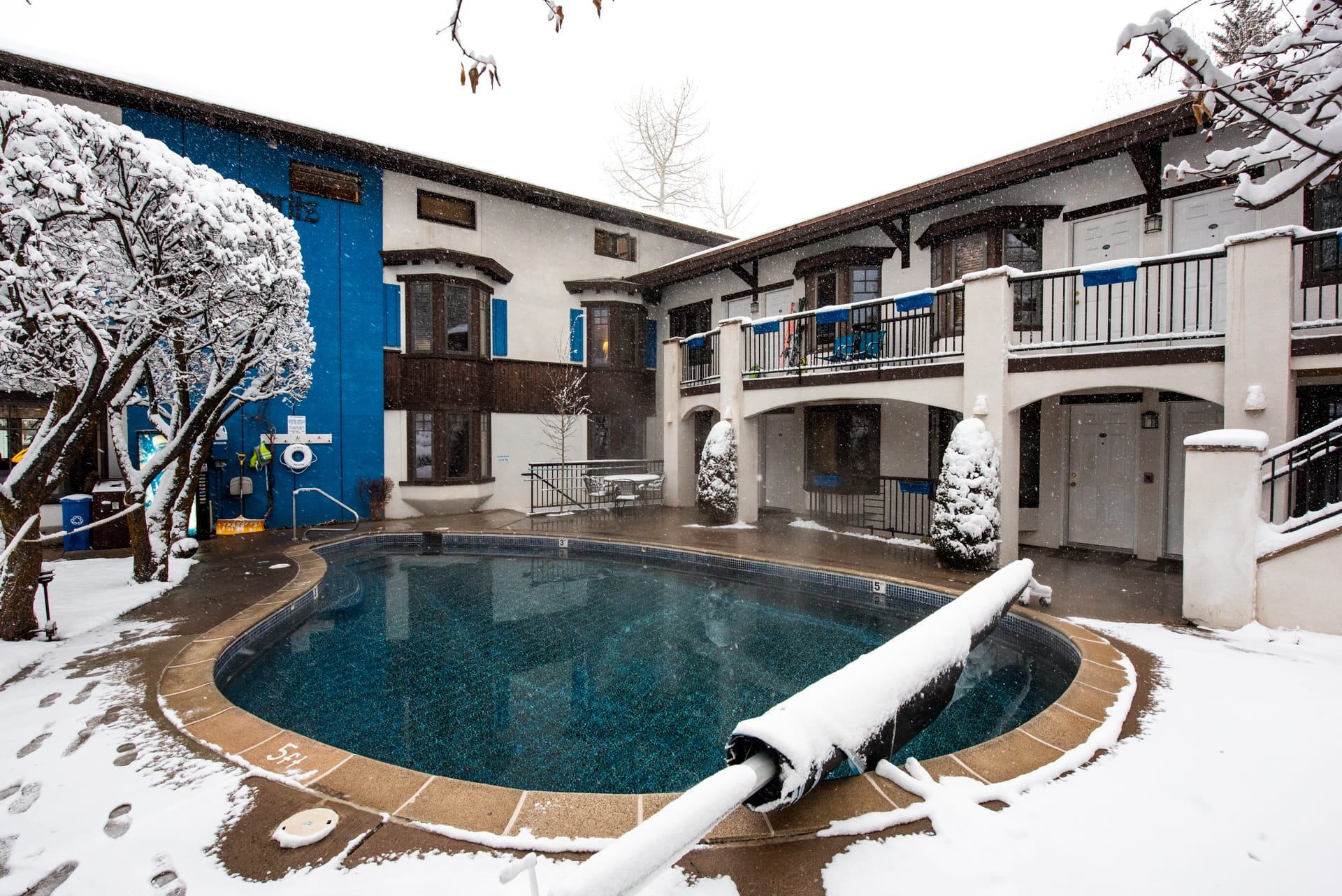 Heated Pool/Whirlpool at 102 Degrees during the winter Season.