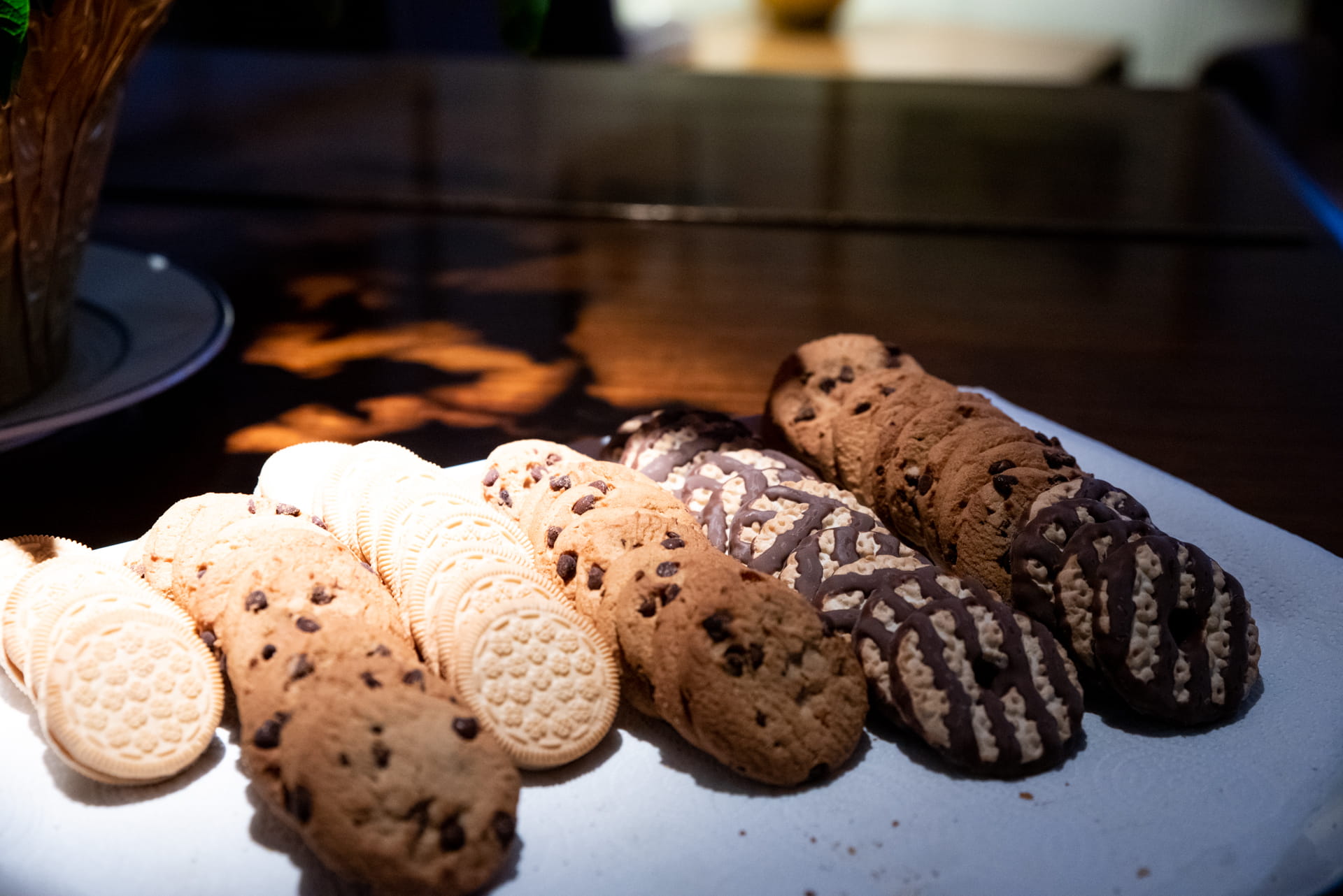 Afternoon snacks with cookies, popcorn and wine. Served from 4:00 to 6:00