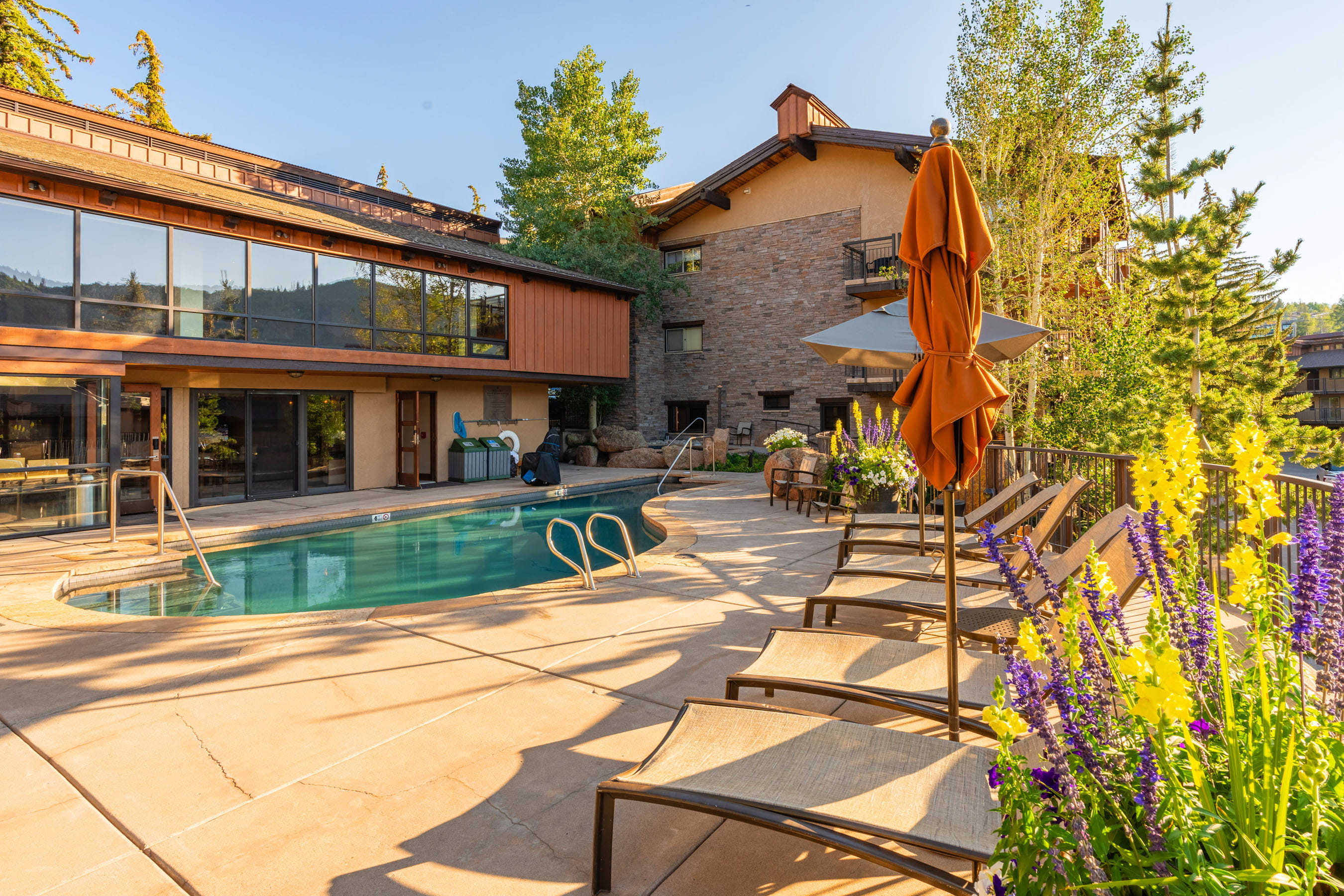 The Crestwood Condominiums