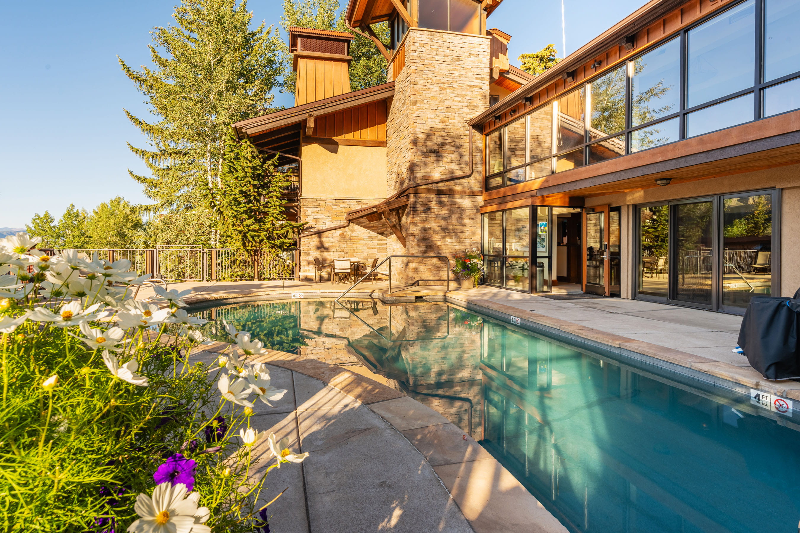 The Crestwood Condominiums